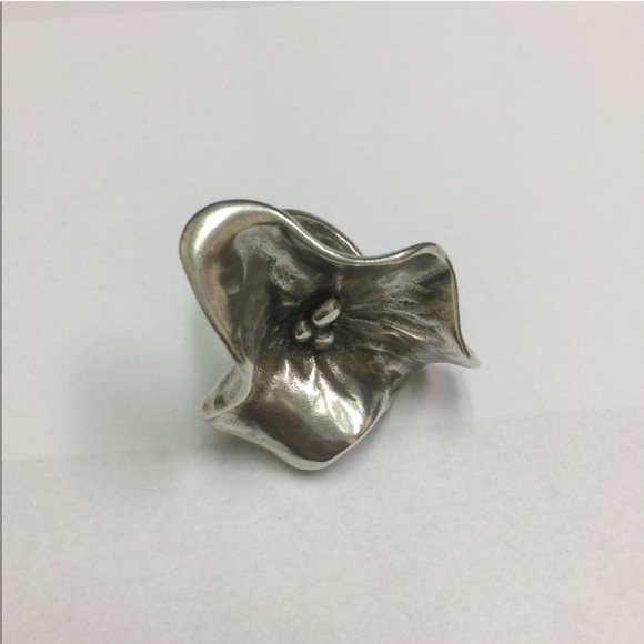 Uno de 50 Medium Flower Ring in Silver - Picture 2 of 4